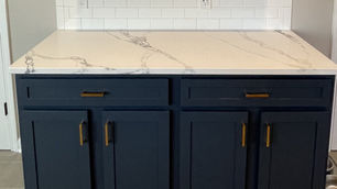 Cabinet color and hardware selections