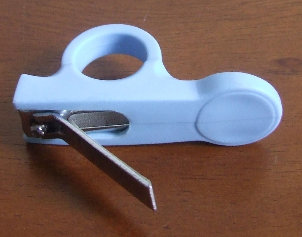 Miniatura: Cortador de Unhas Antigo para Bebê