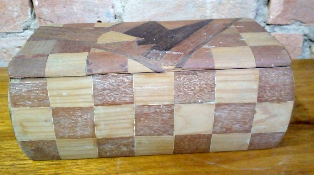 Caixa em Marchetaria