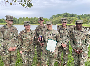 This is an image of Ari and her fellow soldiers.