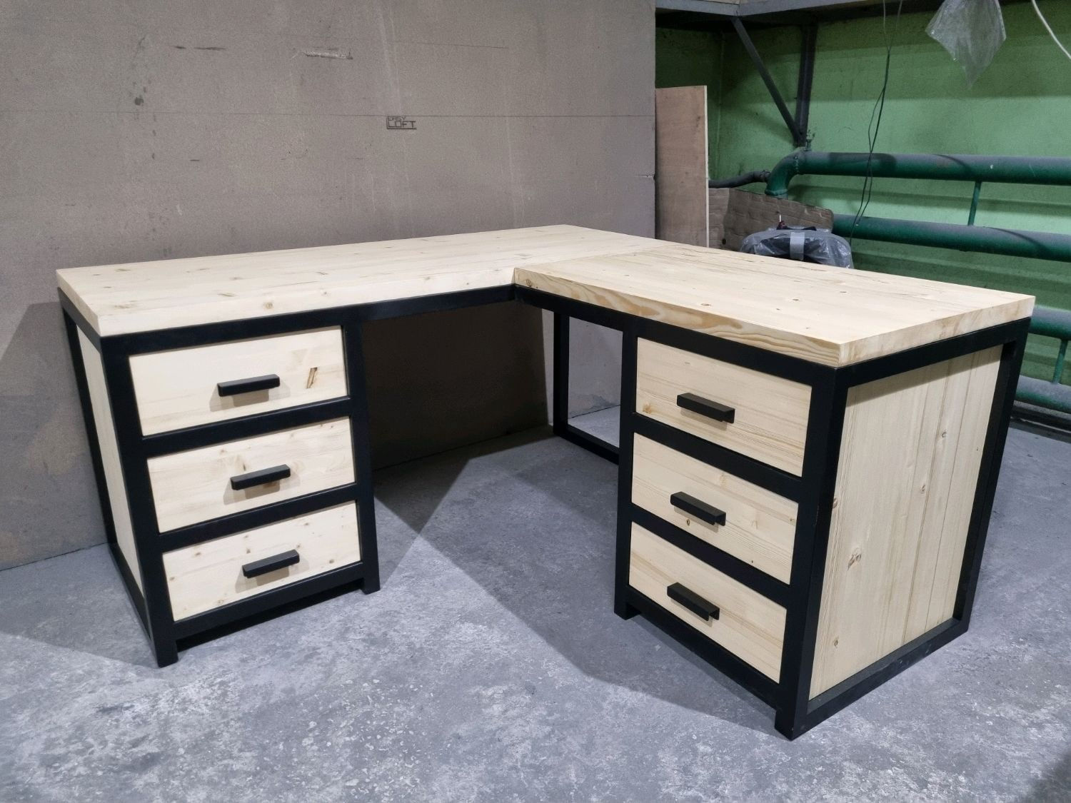 Компьютерный стол "КИРА"