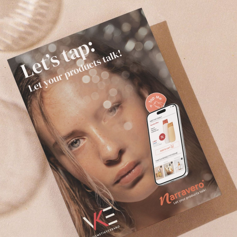 Hand hält Smartphone mit Liquid Blush Anzeige