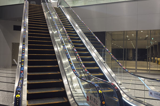 「バンダイナムコ未来研究所」のエスカレーターにてUDベルトを実施しました。