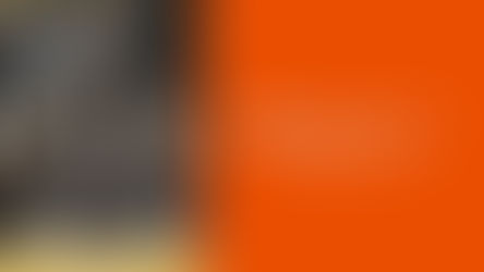 「なんば駅」（南海電鉄）のエスカレーター手すりにGRAN 天空の広告を掲出しました。