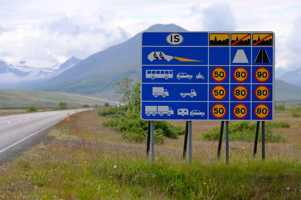 I limiti di velocità in Islanda specificano i chilometri orari che un veicolo può raggiungere a seconda del luogo in cui si trova.