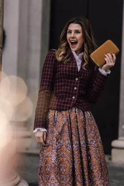 Schatzi Dirndl Model mit Rock und Jacke