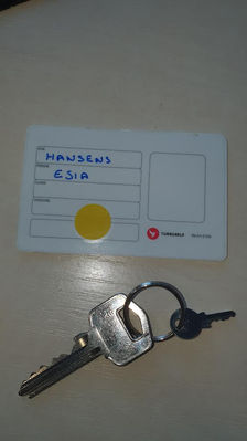 CARTE DE CANTINE (Collège St Pierre) + clés au nom de HANSENS Esia