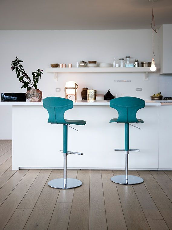 Thumbnail: Montera Stool