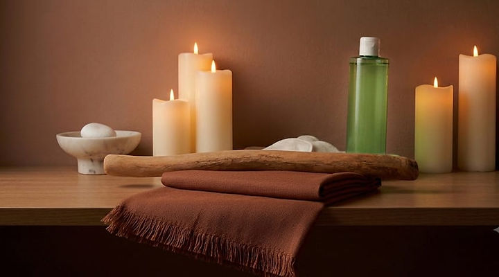 Massage Rebozo près de Castres, écharpe Rebozo et bougies dans une ambiance douce.