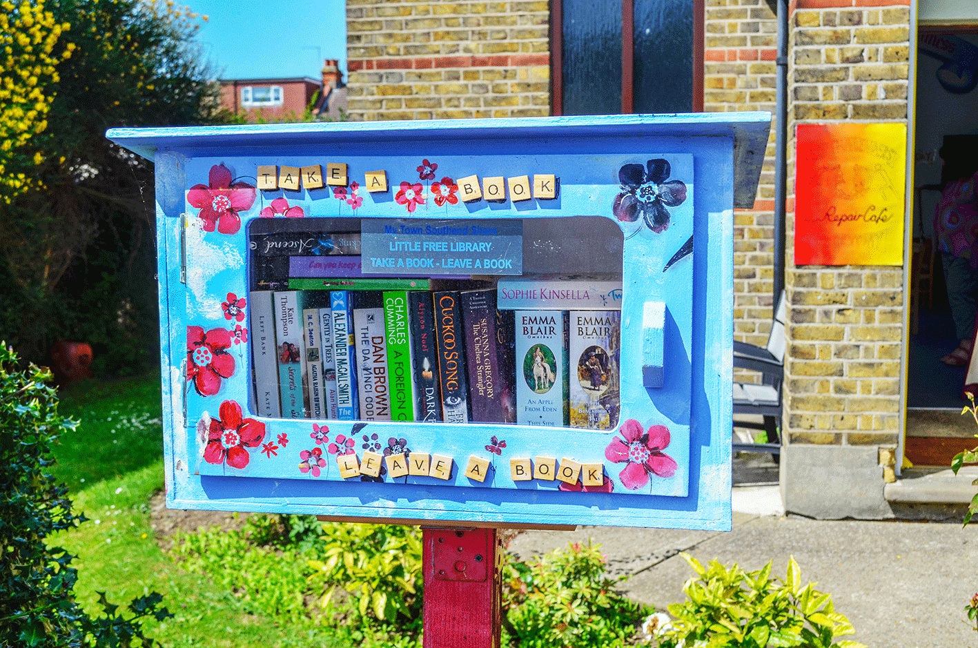 HUB151-little-free-library.gif