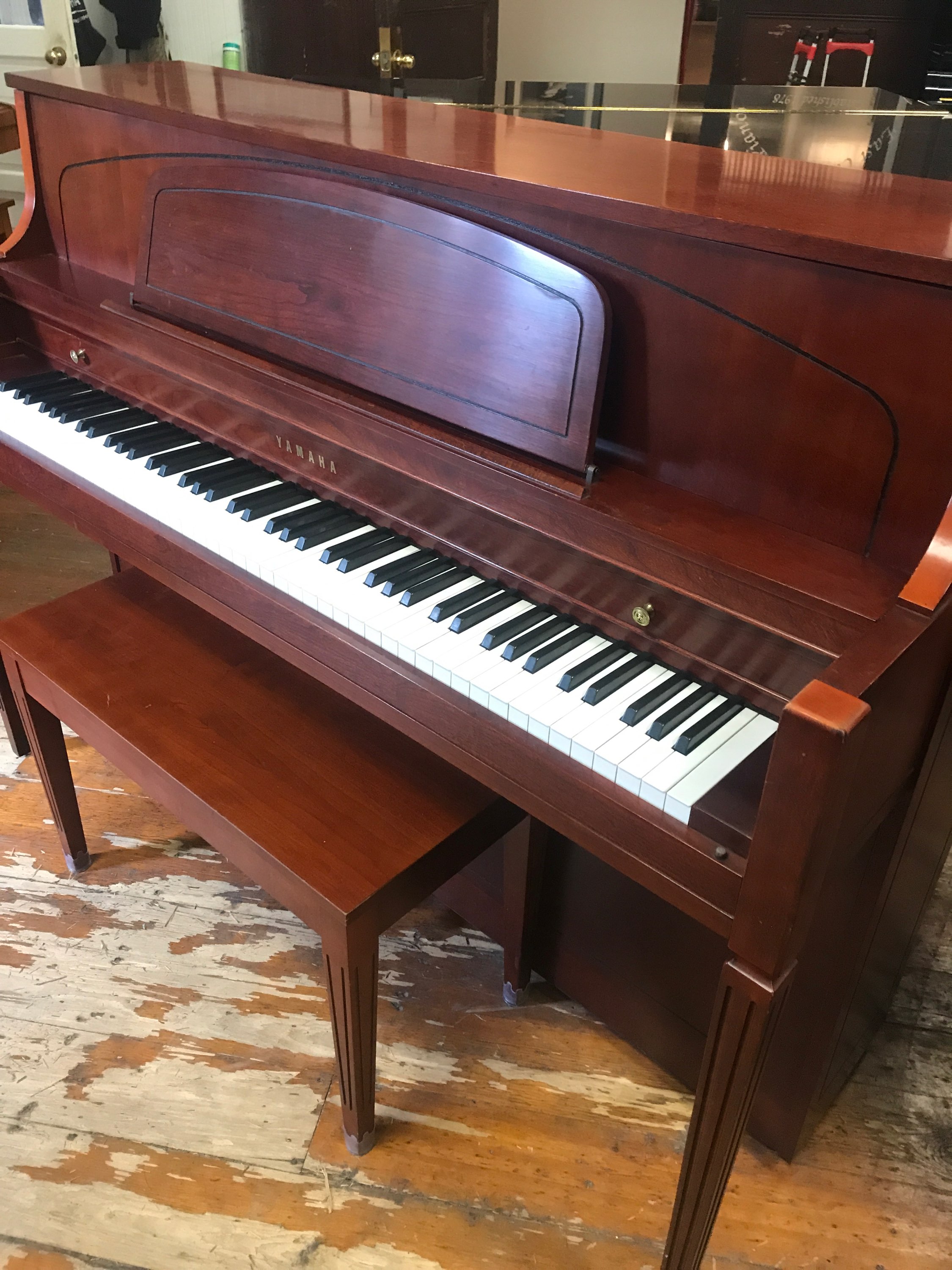 Yamaha console piano
