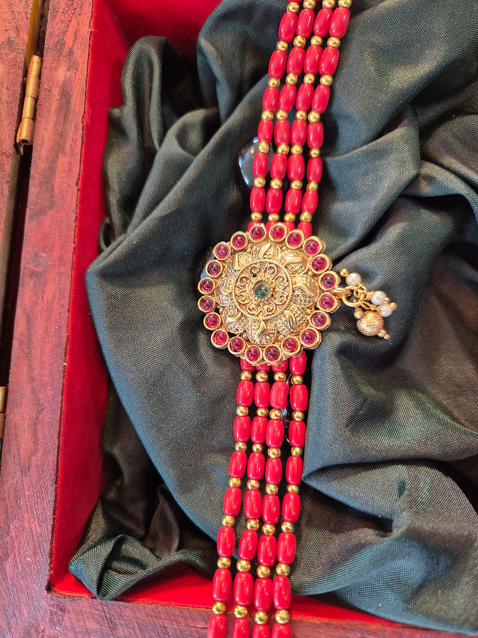 Thumbnail: Red beaded choker 