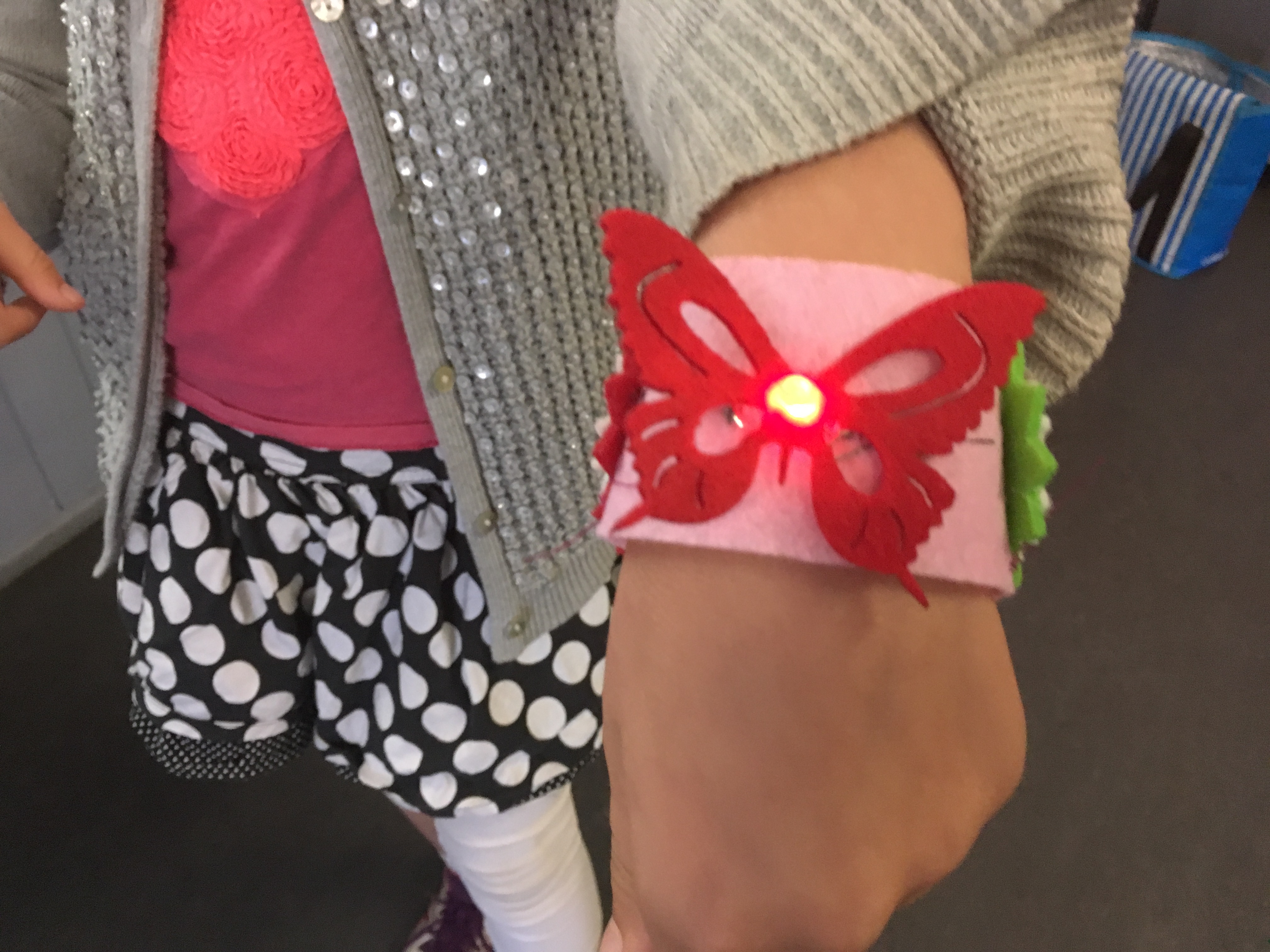 Sewn circuits holiday program
