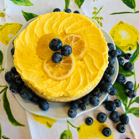Lemon Lovers will LOVE this Double Lemon Curd Lemon Cheesecake