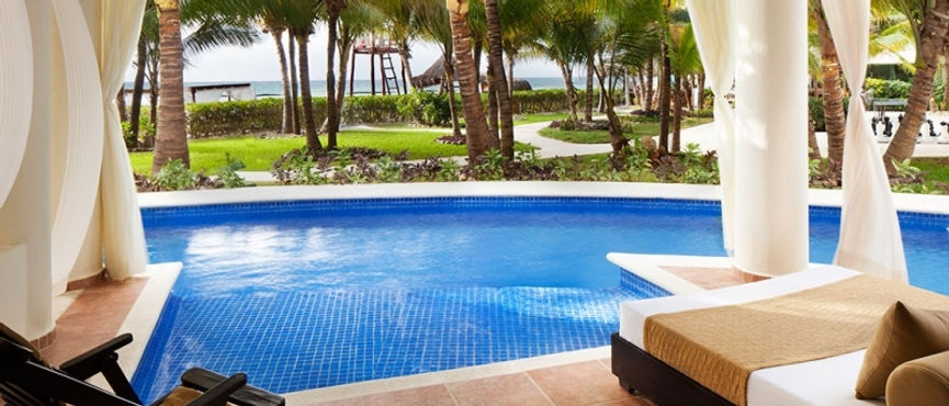 Swim Up Jacuzzi Suite