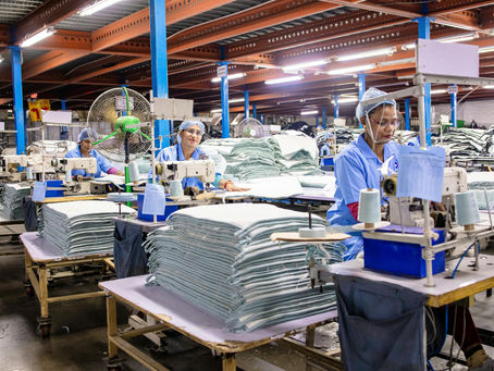 textile sample approval process Pakistan: 6 failures between approved sample and shipment, and how buyers prevent delay and bulk drift.