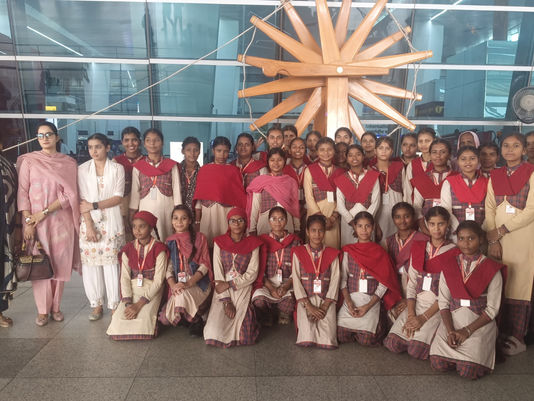 ਸ਼੍ਰੀ ਗੁਰੂ ਤੇਗ ਬਹਾਦਰ ਸਾਹਿਬ ਜੀ ਦੇ 350ਵੇਂ ਸ਼ਹੀਦੀ ਦਿਹਾੜੇ ਸਮੇਂ ਵਿਦਿਆਰਥਣਾਂ ਗੁਰਦੁਆਰਾ ਸੀਸ ਗੰਜ ਸਾਹਿਬ ਜੀ ਦਿੱਲੀ ਵਿਖੇ ਨਤਮਸਤਕ ਹੋਈਆਂ