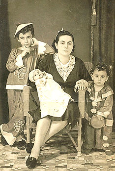 aída no colo da sua mãe, dona Jamila_oti