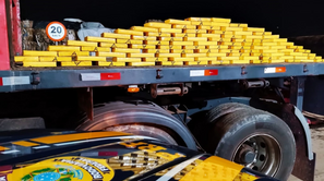 PRF apreende mais de 100 kg de cocaína em carreta que saiu de Corumbá