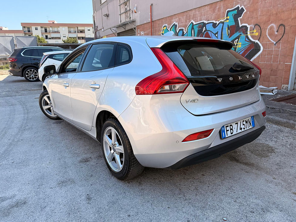 Miniatura: 2017 Volvo V40 2.0D 120cv Super Full Perfetta
