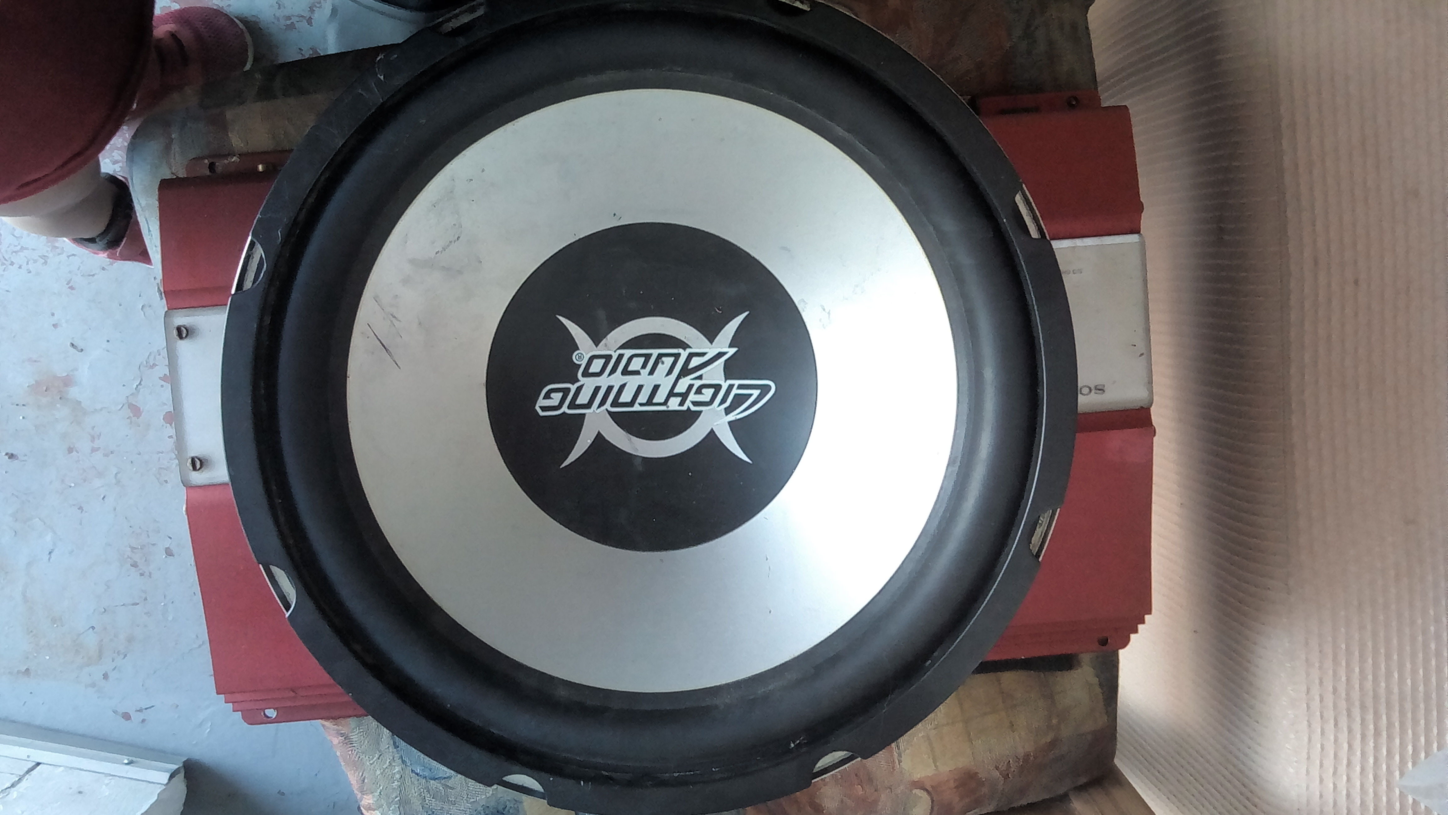 SUBWOOFER LIGHTNING AUDIO