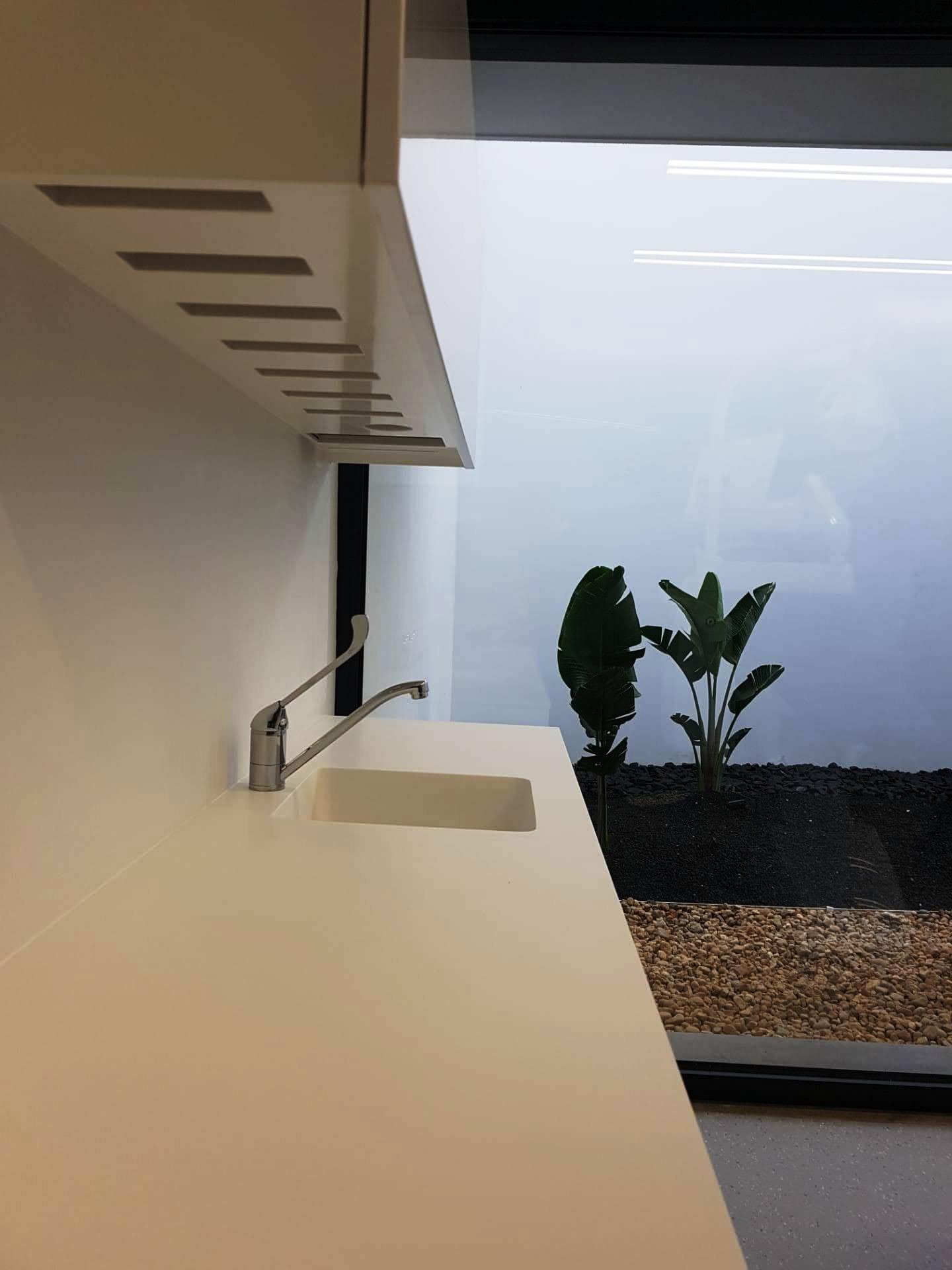 tampo em Pedra Acrílica com bacia integr