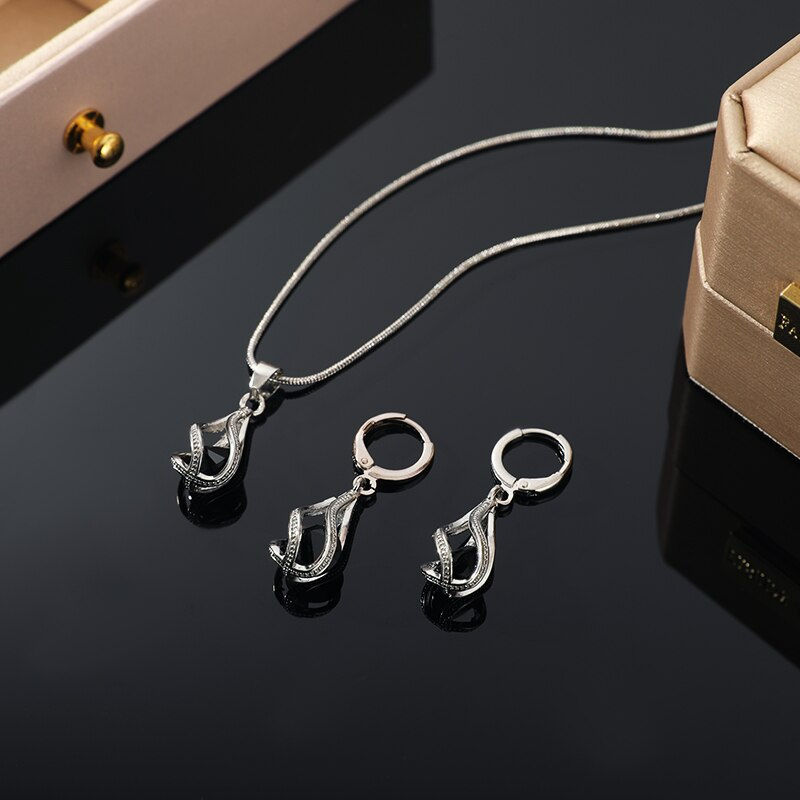 Thumbnail: (Only a few left) Midnight Elegance Jewellery Set (Necklace + Earring)