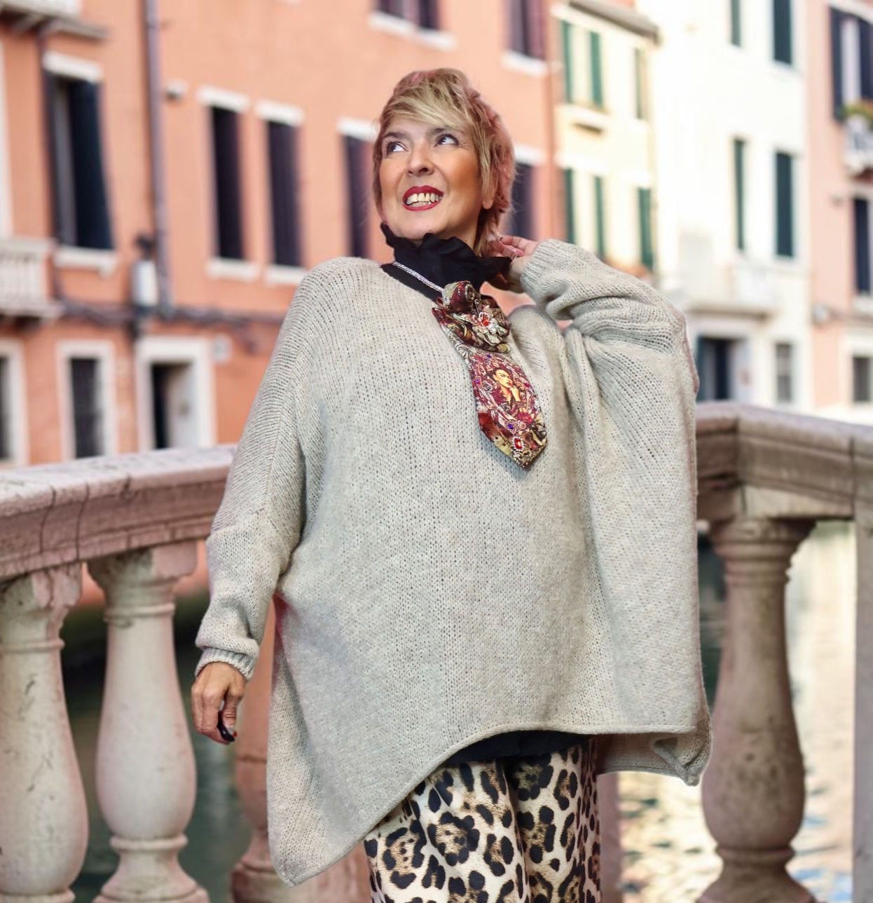 🤍✨ Pull Oversize beige – L'Élégance Cocooning & l'Esprit Bohème Chic !