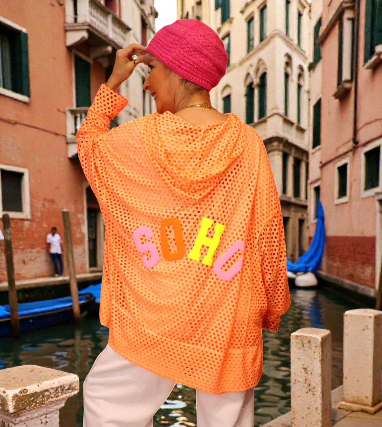 🧡 Sweat à capuche ajouré “SOHO” – Style urbain et énergie colorée