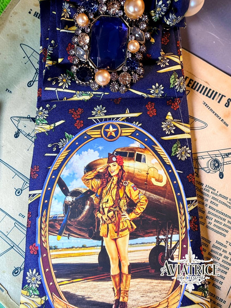 Miniature : ✈️ Lavallière « Aviatrice de Charme »