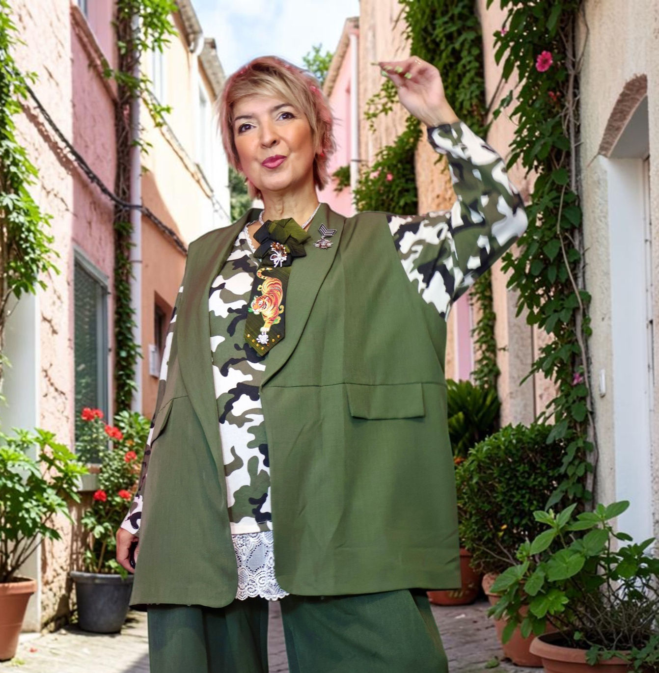 🌿 BLAZER SANS MANCHES KAKI — L’ESPRIT TAILLEUR EN VERSION BOHÈME