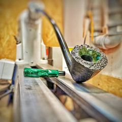 Grün-schwarze Churchwarden mit Acrylmundstück – sandgestrahlt. (ruetzpipes, Pfeifenbauer Tirol, Österreich)