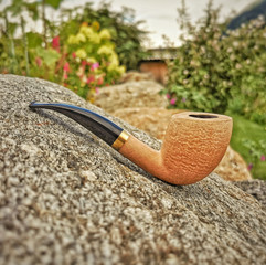 Naturfarbene sandgestrahlte Pfeife mit Messingring (ruetzpipes, Tirol, Österreich)