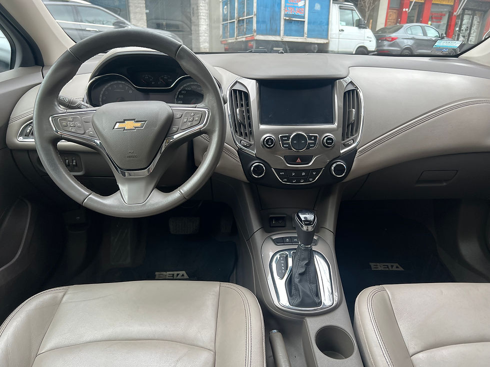 Chevrolet Cruze 5P 1.4T LTZ AT 2017 Gris Plata 2
