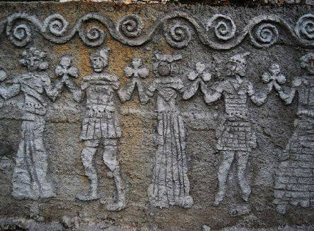 Srpski hod vremena: od drvoseče do Tesle — zašto se spiralno pamćenje opire linearnoj istoriji