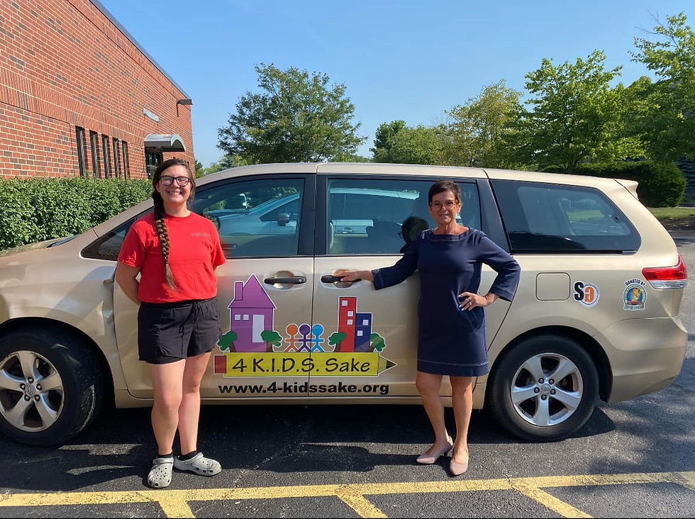 Pictured: Terese Grzenia and Representative Manley at the 4 KIDS Sake Food Pantry, Bolingbrook