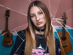 Yami Safdie estrena su primer álbum de estudio “Dije Que No Me Iba a Enamorar”