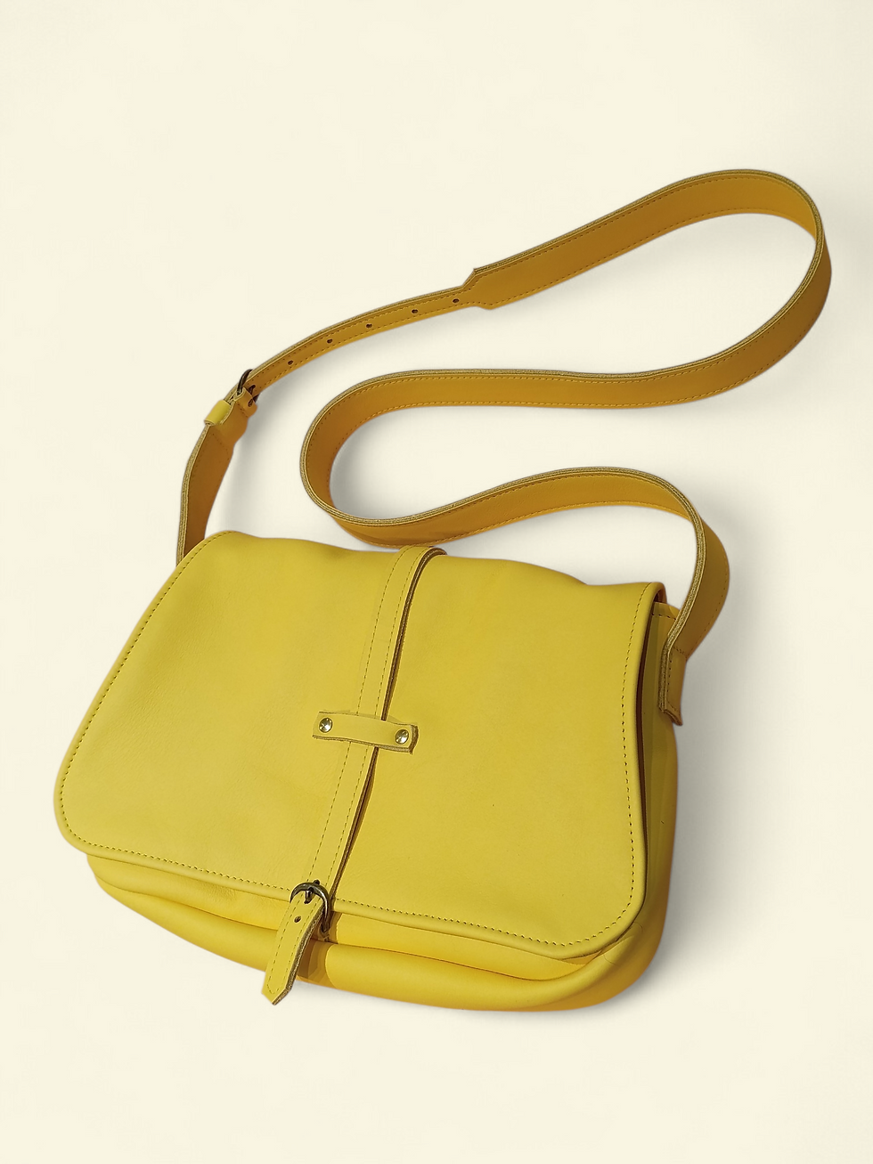 Miniature : sac bandoulière en cuir jaune recyclé made in france