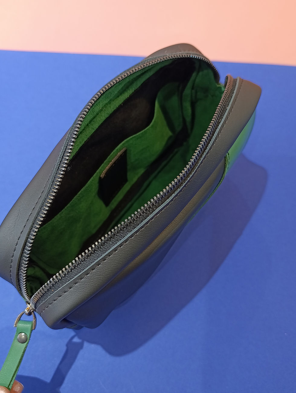 Miniature : trousse de toilette en cuir
