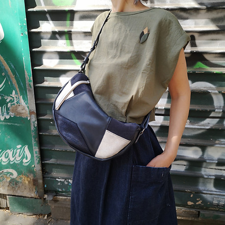 sac à main Joy demi lune souple en cuir bleu marine