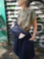 sac à main demi lune souple en patchwork de cuir bleu et argent.