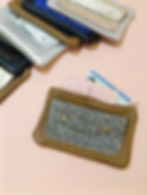 trousse en cuir marron et léopard fait main avec fermeture et pochette avant