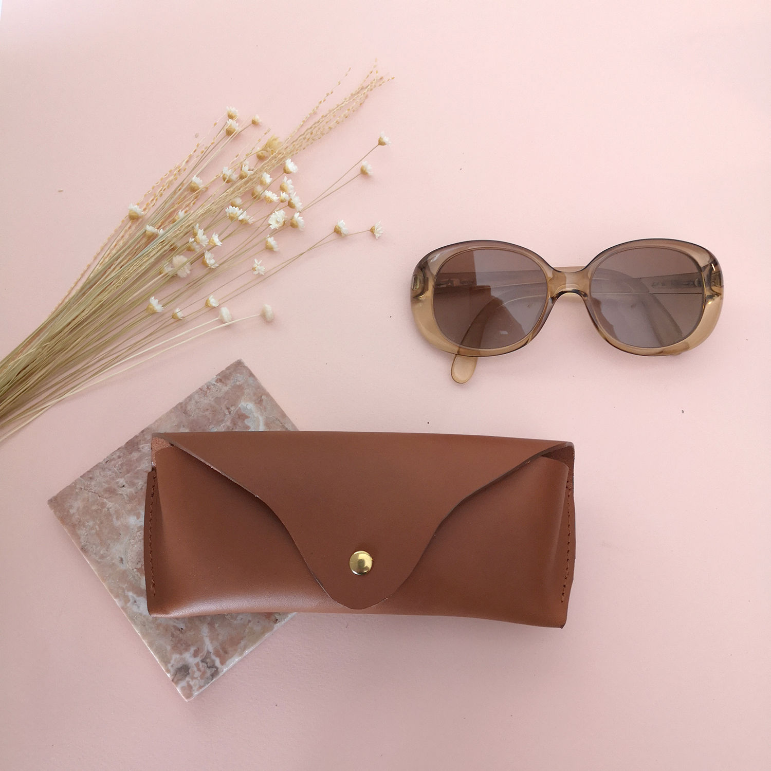 Étui à lunettes rigide en cuir, fabrication artisanale française