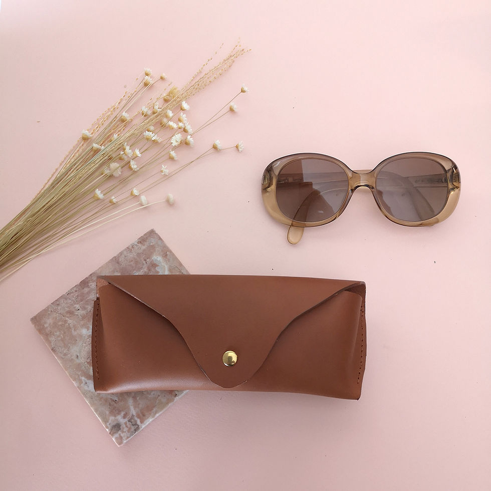 Miniature : Étui à lunettes rigide en cuir, fabrication artisanale française