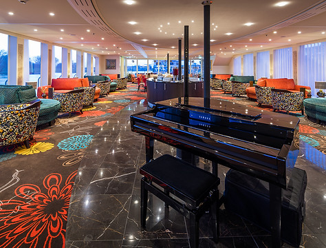 KRISTINA_Lounge_03.jpg