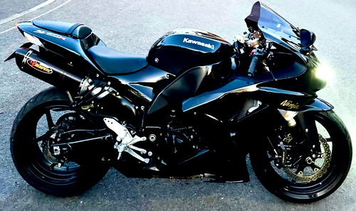 黒豹 KAWASAKI ZX10R 2007 IMMACULATE Low Mileage and Akrapovic's