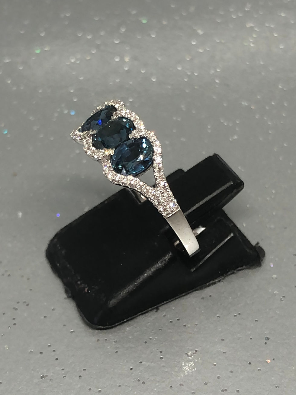 Thumbnail: New 18ct Sapphire & Diamond Ring