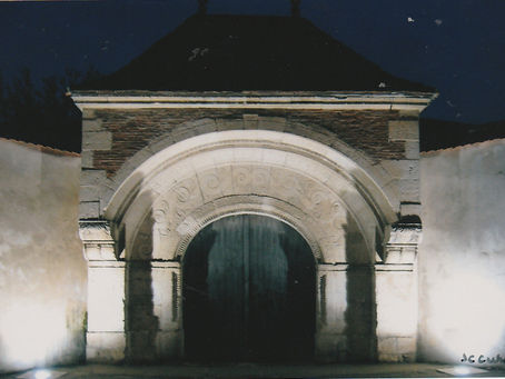         Hôtel épiscopal et presbytère .