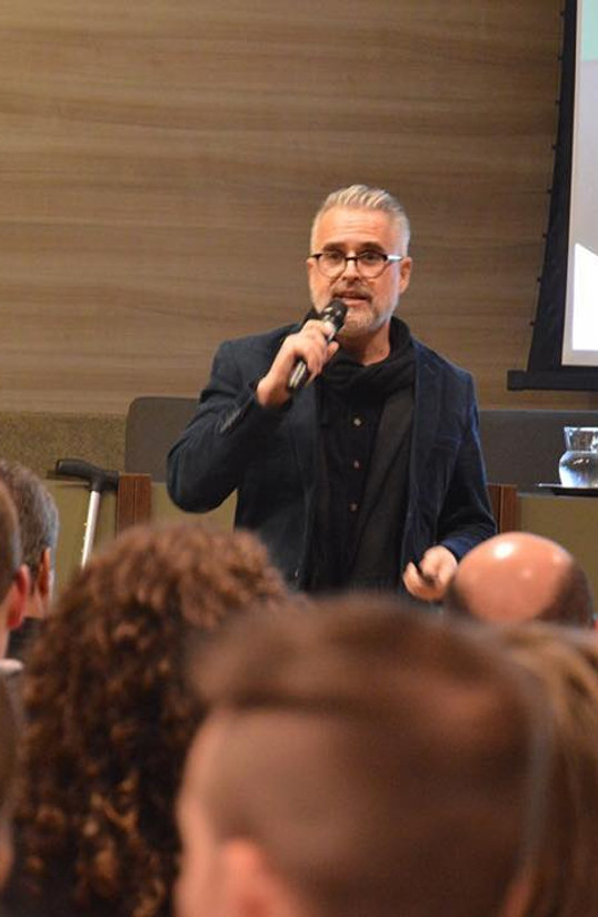 Mauro dando palestra