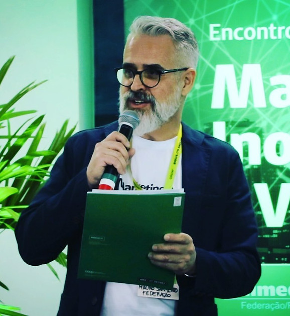Mauro Sarmento ministrando palestras